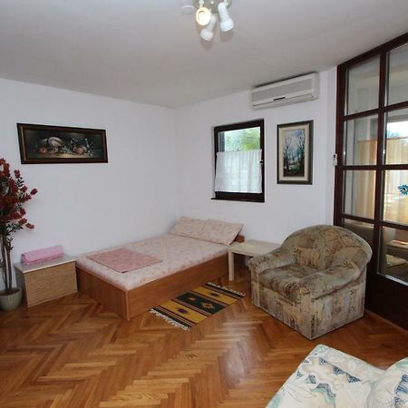 Apartment Vesna โรวีน ภายนอก รูปภาพ